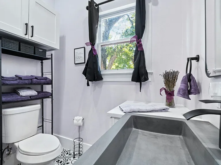 709 W 14th St #2 — Photo 31