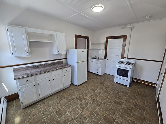 2nd image of 32 Railroad Ave APT 8