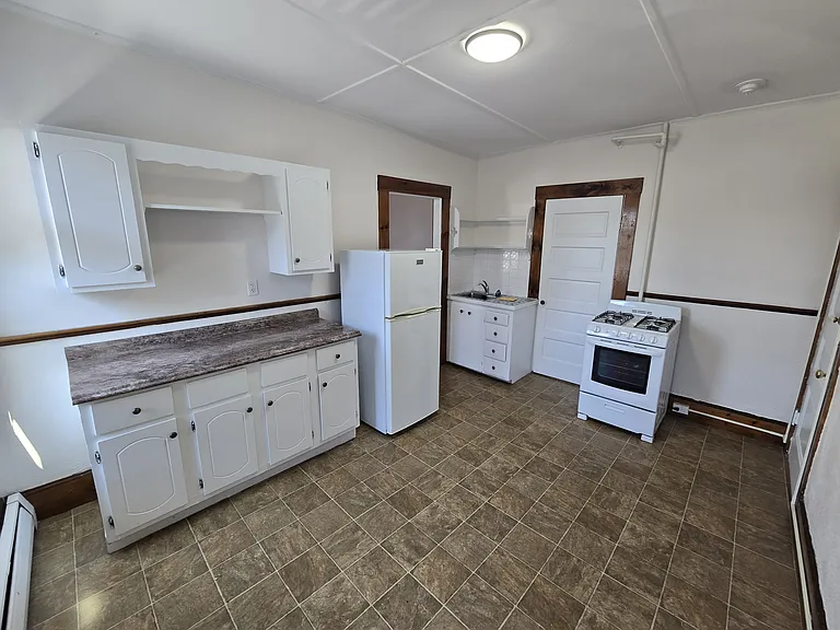 32 Railroad Ave #8 — Photo 2
