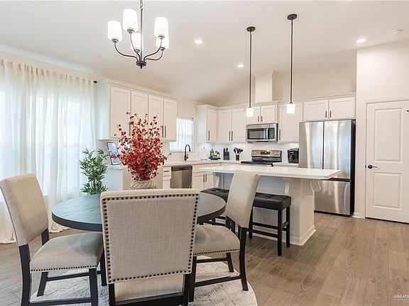 5th image of 3610 Cove Real Dr