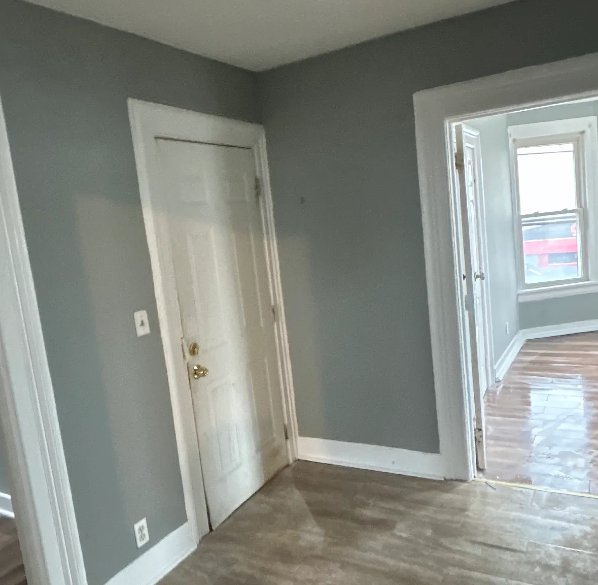3 bed, 1000 sqft, $1,900 — Photo 1