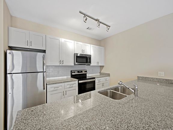 5th image of 782 Riverfront Pkwy #4D