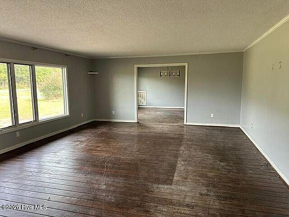 4th image of 361 Ivy Neck Road