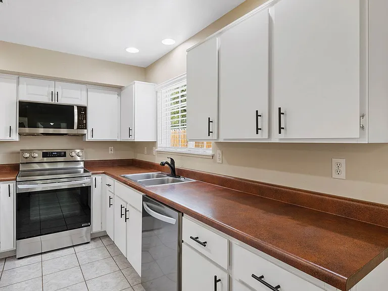 741 Gail Gardner Way #L — Photo 12
