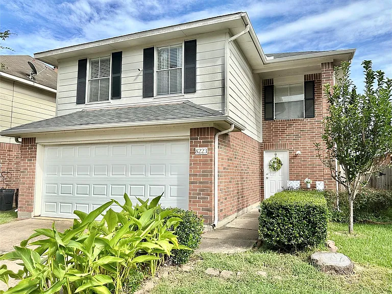 8223 Golf Green Cir — Photo 38