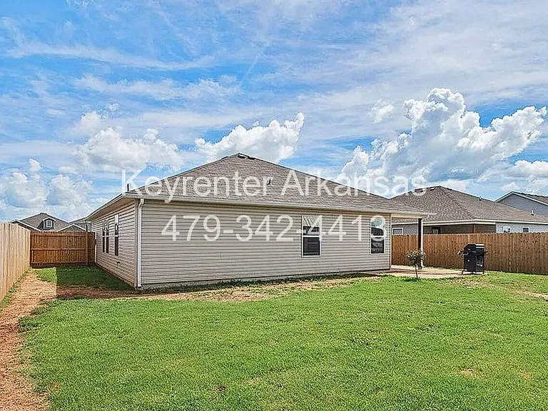 1600 Edinburgh Dr — Photo 8