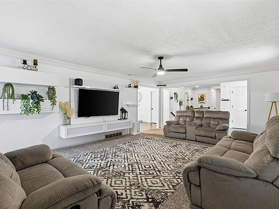5th image of 215 Suncrest Dr