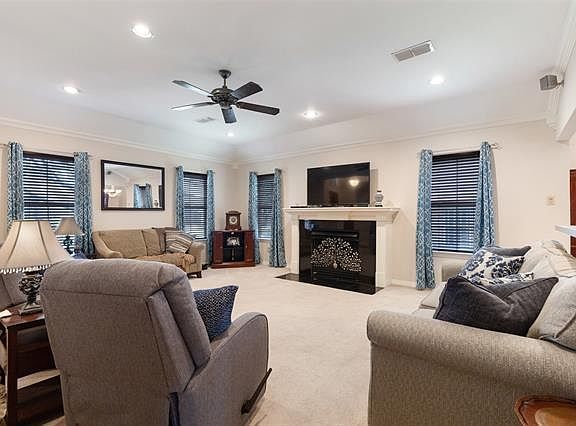4th image of 1306 Louise Ln