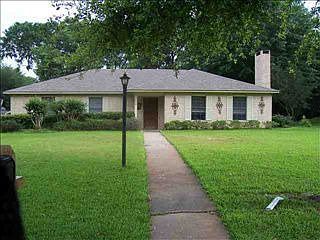 1st image of 904 Madelaine Dr