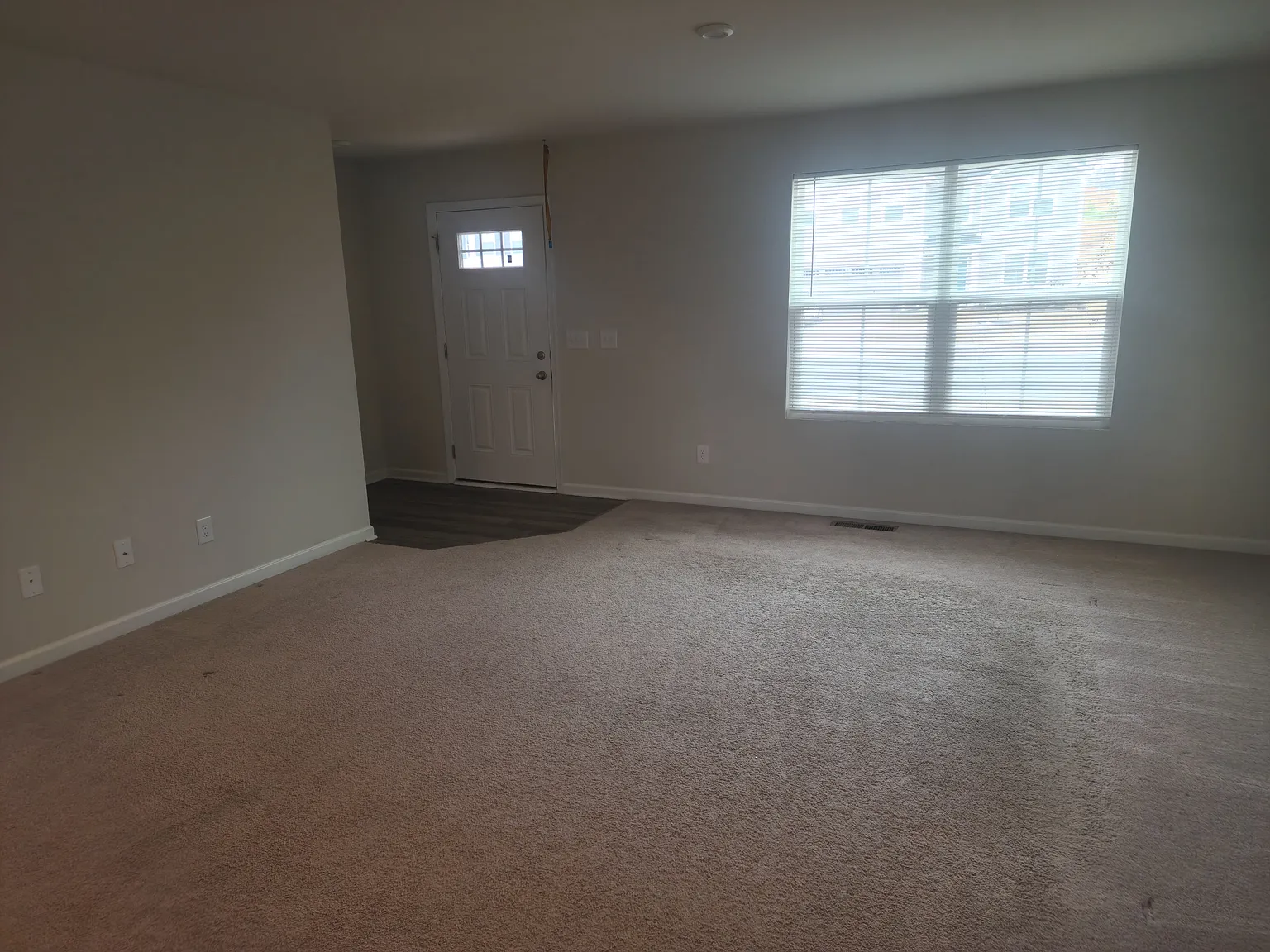 4 bed, 2.5 bath, 1918 sqft, $2,050 — Photo 3