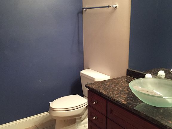 5th image of 3862 S Lake Park Ave