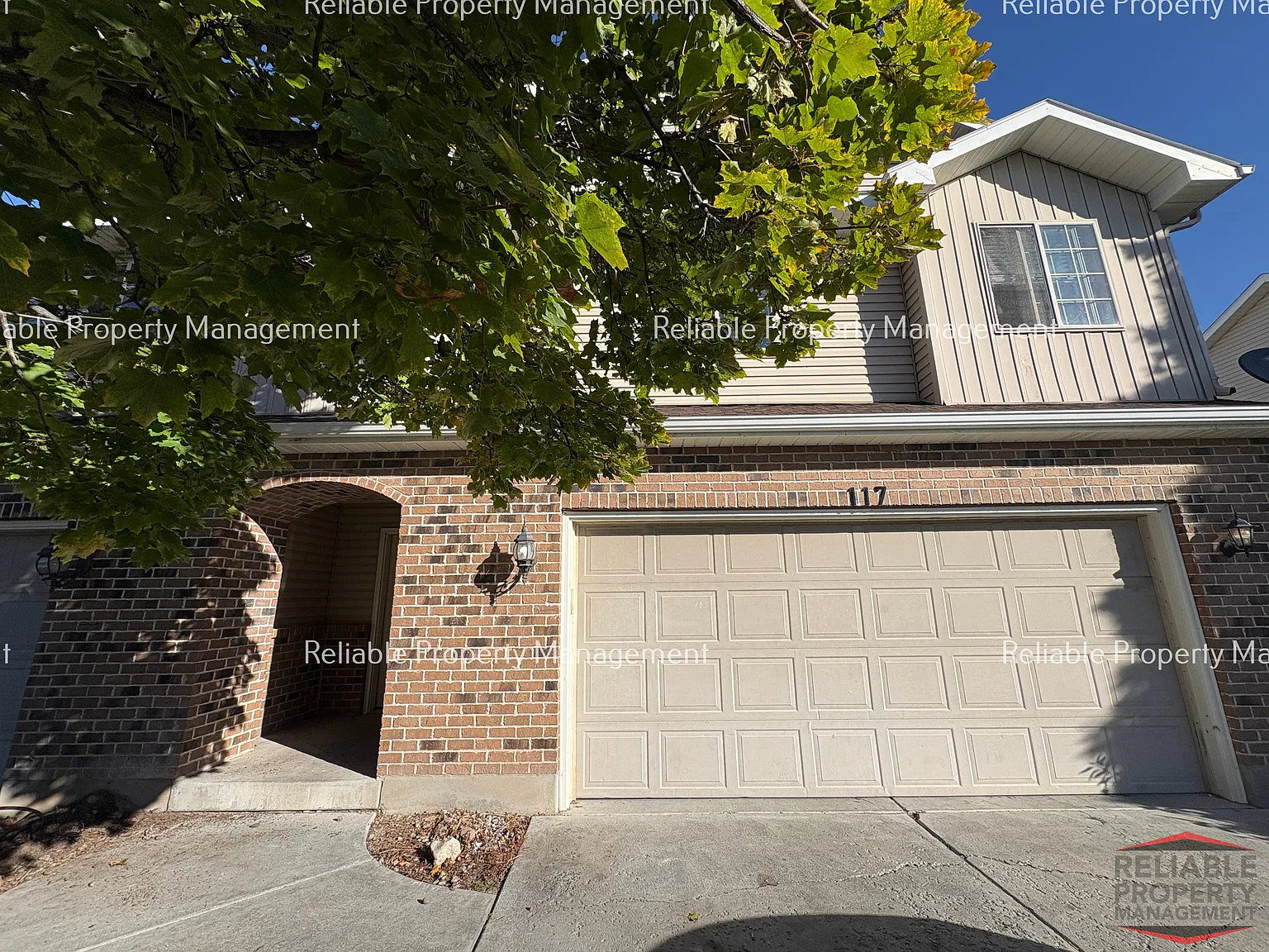 3 bed, 2.5 bath, 1644 sqft, $1,695 — Photo 1