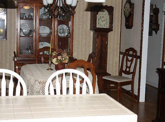 4th image of 1025 Parkwood Pl