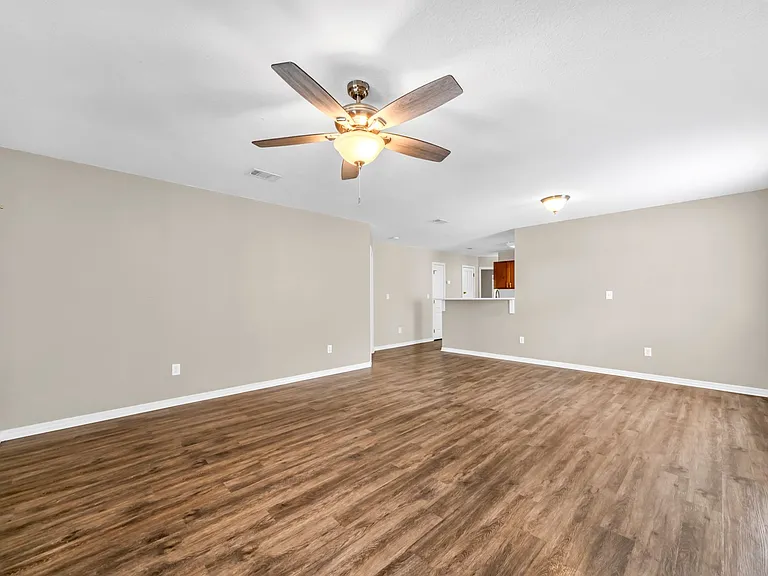 110 Methodist Ave SE #D — Photo 8