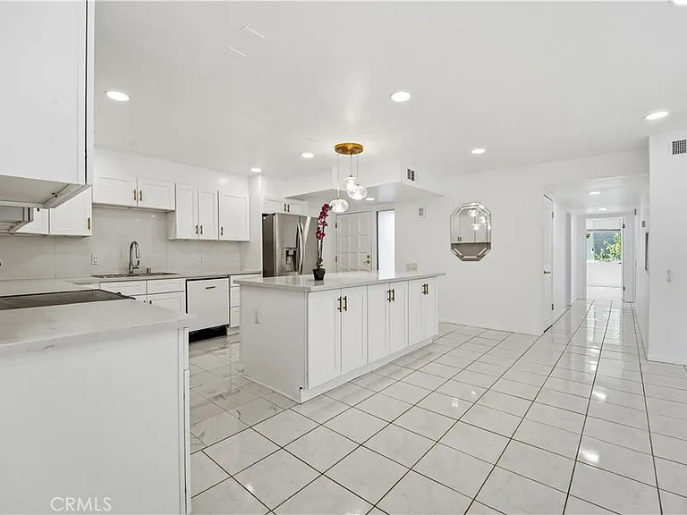 5301 Balboa Blvd #F7 — Photo 12