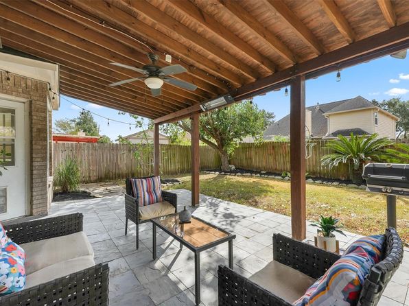 17827 Scenic Oaks Dr, Richmond, TX 77407