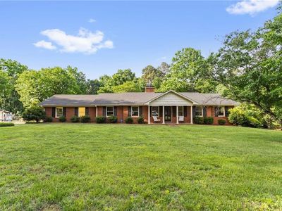 820 Woodcrest Dr, Winston Salem, NC, 27104