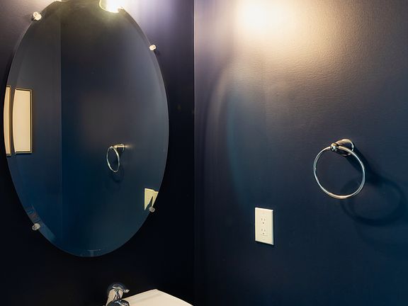 Powder room - 1st floor