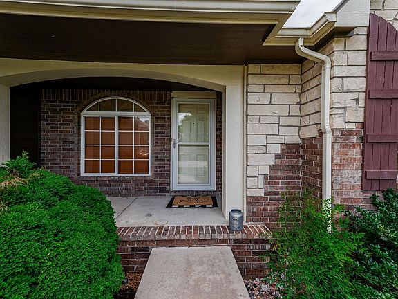 3rd image of 2027 N Whitetail Ct