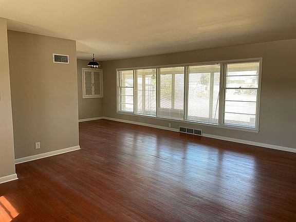 4th image of 40 Circle Dr