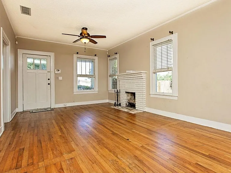 1211 Hollywood Ave — Photo 4