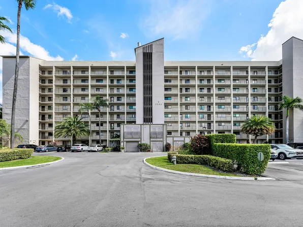 2205 S CYPRESS BEND Drive #302, Pompano Beach, FL 33069
