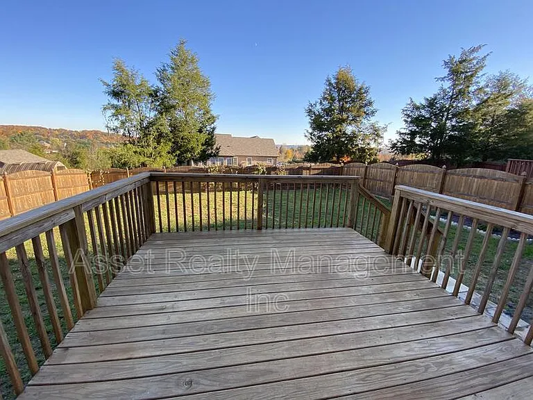 1116 Cloud View Dr — Photo 32