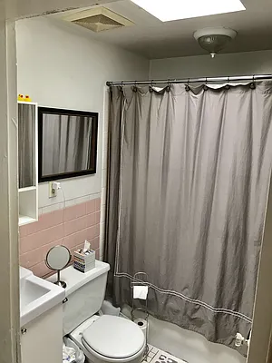 Rented by Halvatzis Realty | media 4