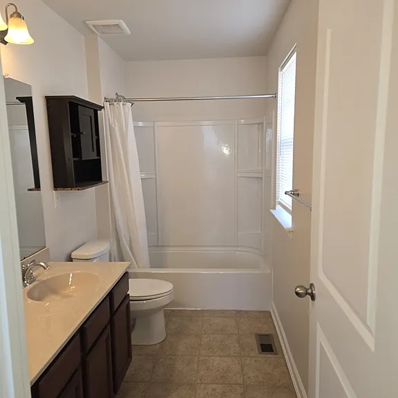 303 Ellis Ct — Photo 12