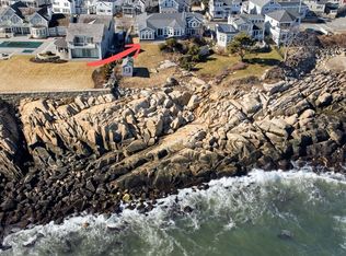 15 Beach St, Rockport, MA 01966