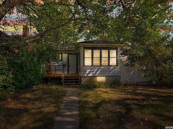 4th image of 1343 Elphinstone St