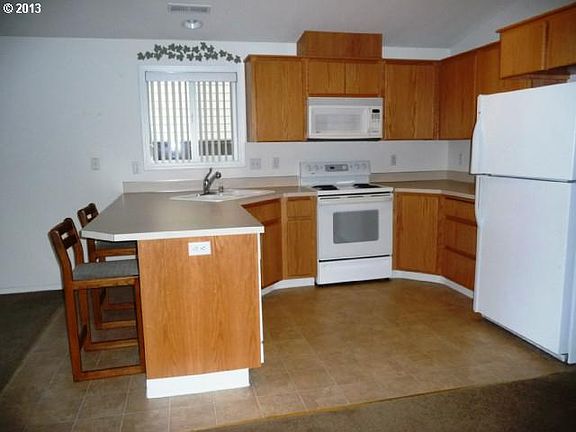 5th image of 3306 SE Teal Dr