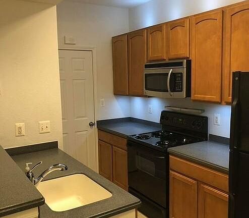 4th image of 3918 Penderview Dr APT 402
