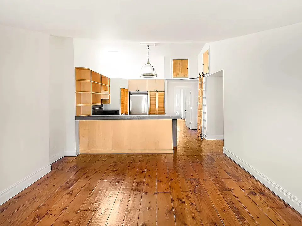 9 E 9th St #5