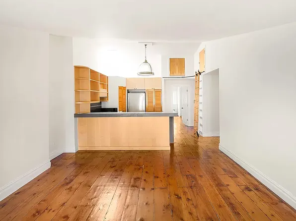 9 E 9th St APT 5, New York, NY 10003