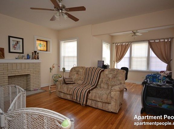 2nd image of 4923 N Albany Ave APT 1