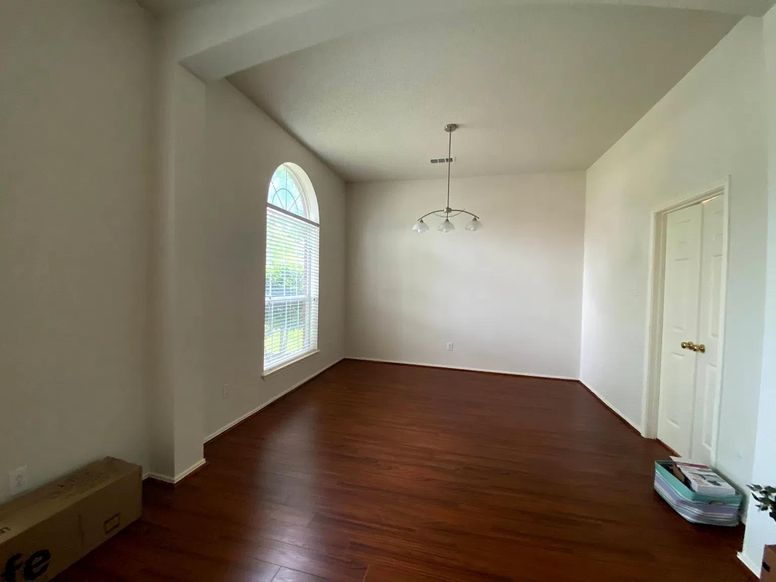 4 bed, 2209 sqft, $2,700 — Photo 2