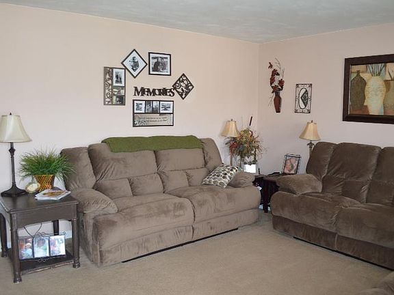 3rd image of 5511 N Garden Ln