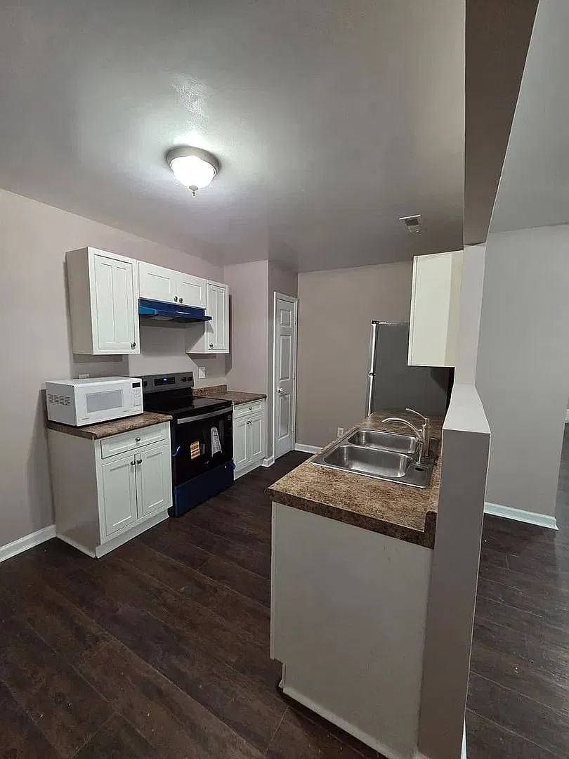Room in 3 Bedroom Home in Raleigh — Photo 2