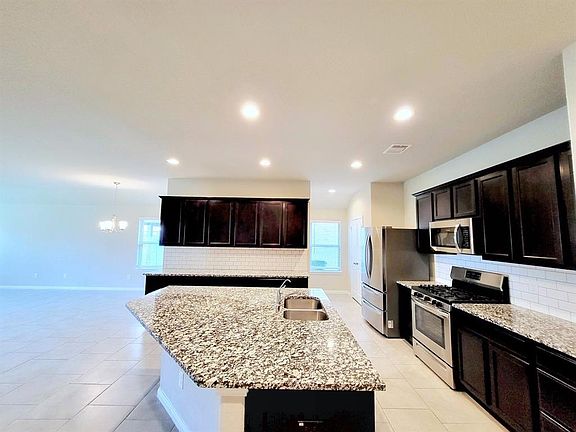 3rd image of 29715 Breakwater Dr