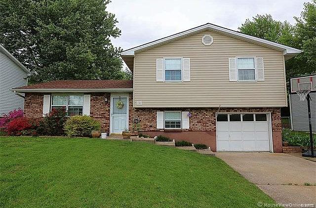 1st image of 302 S Shawnee Blvd