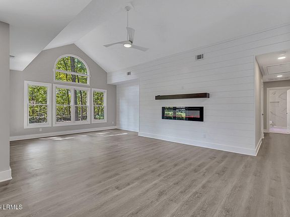 5th image of 8 Pineland Road