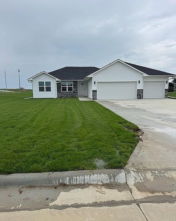 1st image of 510 Maple St