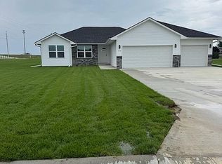 510 Maple St, Laurel, NE 68745