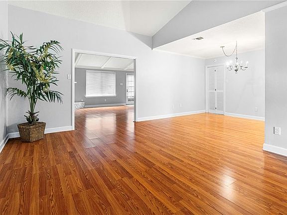 4th image of 84 Normandy Dr