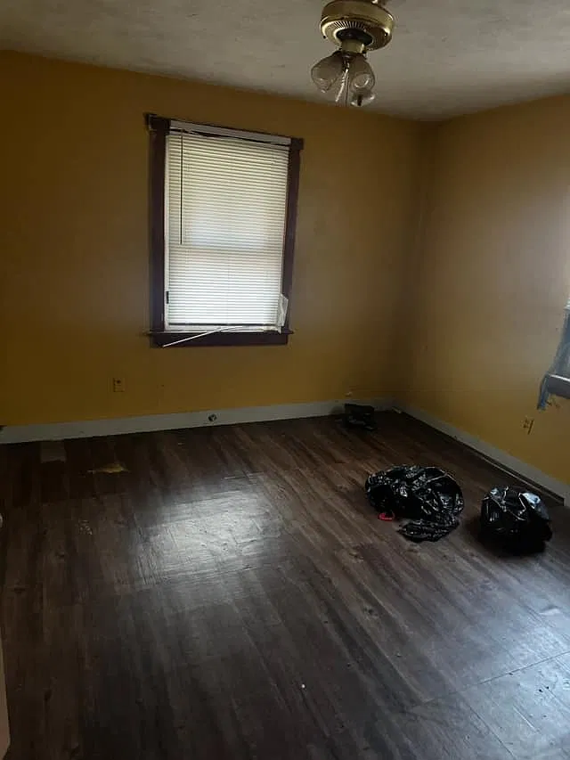 3 bed, 806 sqft, $900 — Photo 3