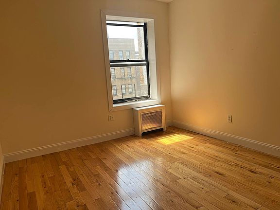 4th image of 623 W 204th St #5G
