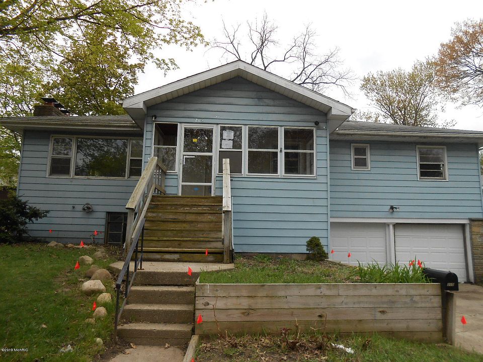 1st image of 215 Burr St