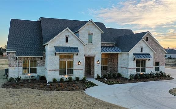 5th image of 240 Natalie Ct