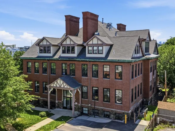 220 Spencer Ave Unit 104, Chelsea, MA 02150